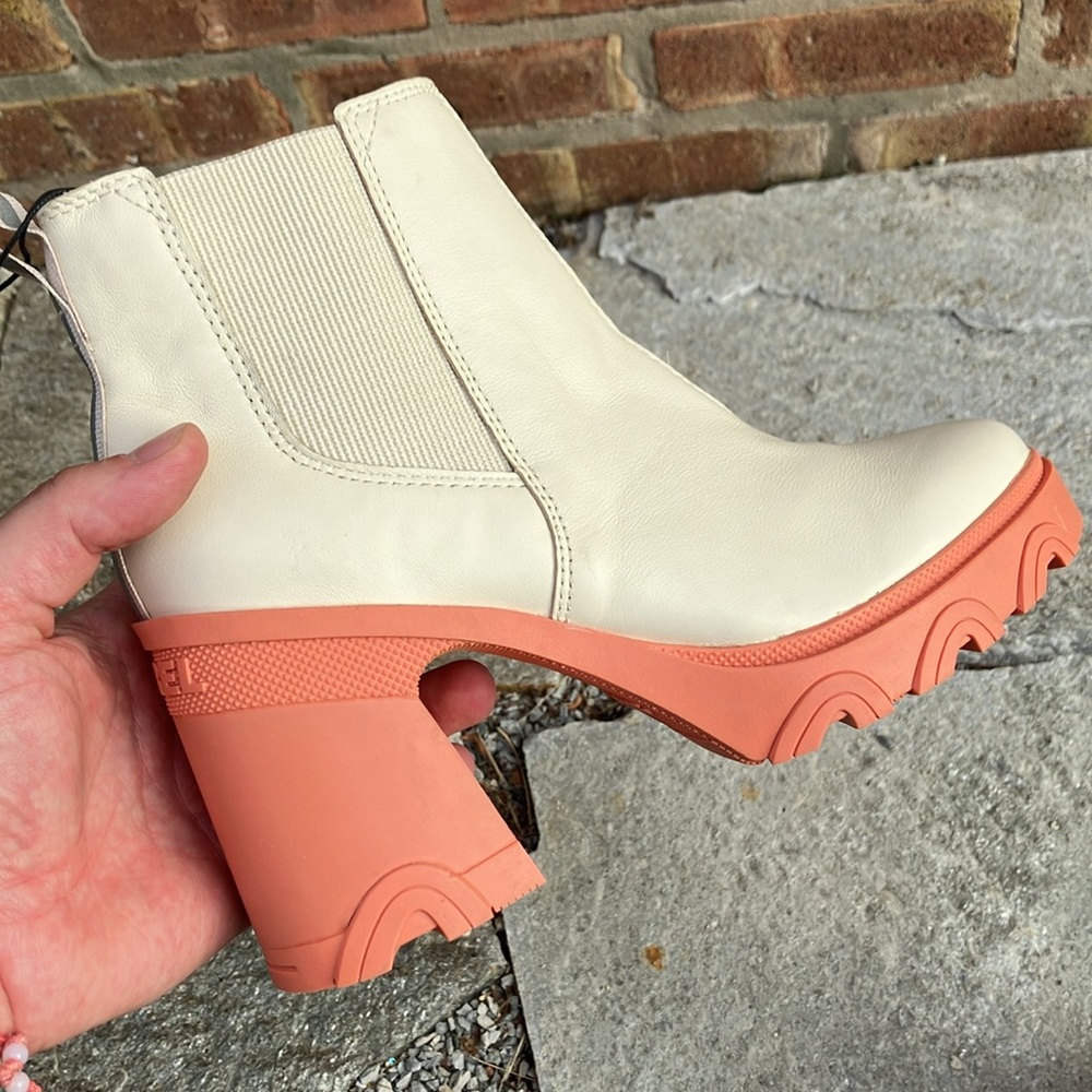 SOREL Women's Brex Heel Chelsea Boots. - Picture 8 of 17